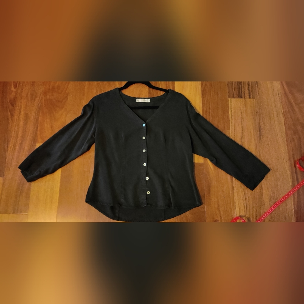 Cutloose black 3/4 sleeve button front v-neck tencel blouse size small